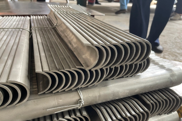 影响江苏锅炉防磨瓦生产厂价高低的因素有哪些?